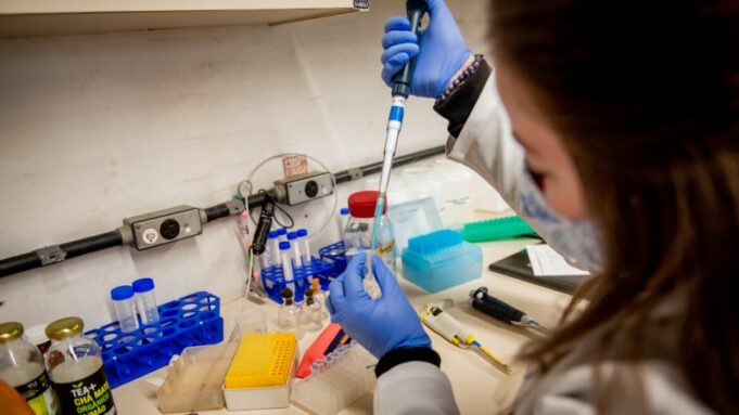 Redução orçamentária e bloqueio de verba ameaçam funcionamento da UFPR e pesquisas