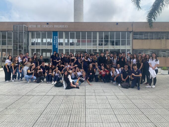 Interface realiza visita guiada no Centro Politécnico com 150 alunos da rede pública de Curitiba.